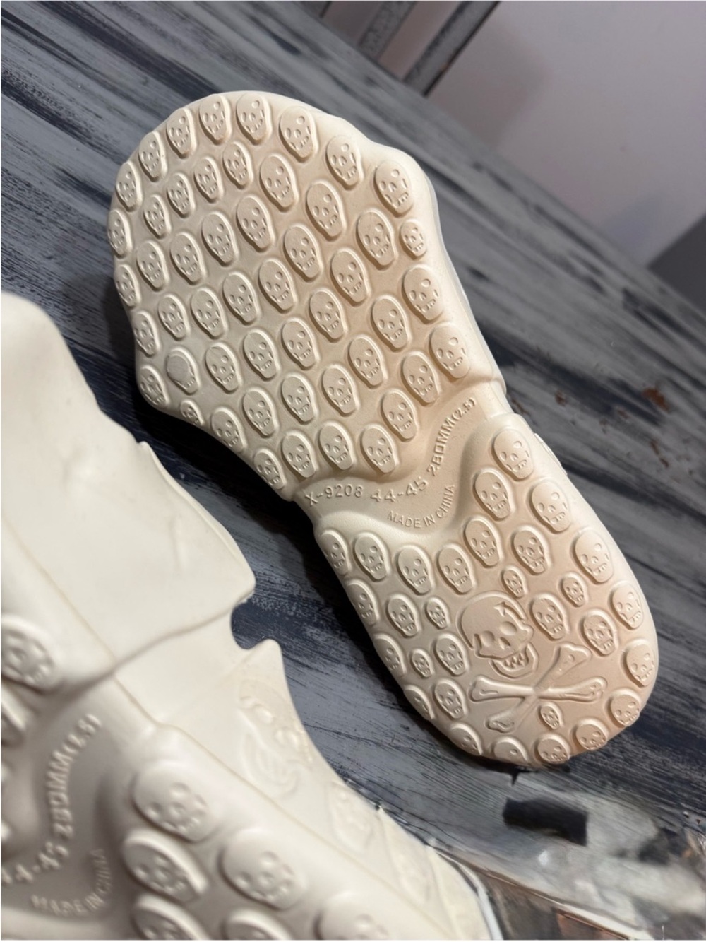 3D Skull Slide Sandals in Cream - Men's Gothic EVA Slip-Ons NWOT - Picture 11 of 13